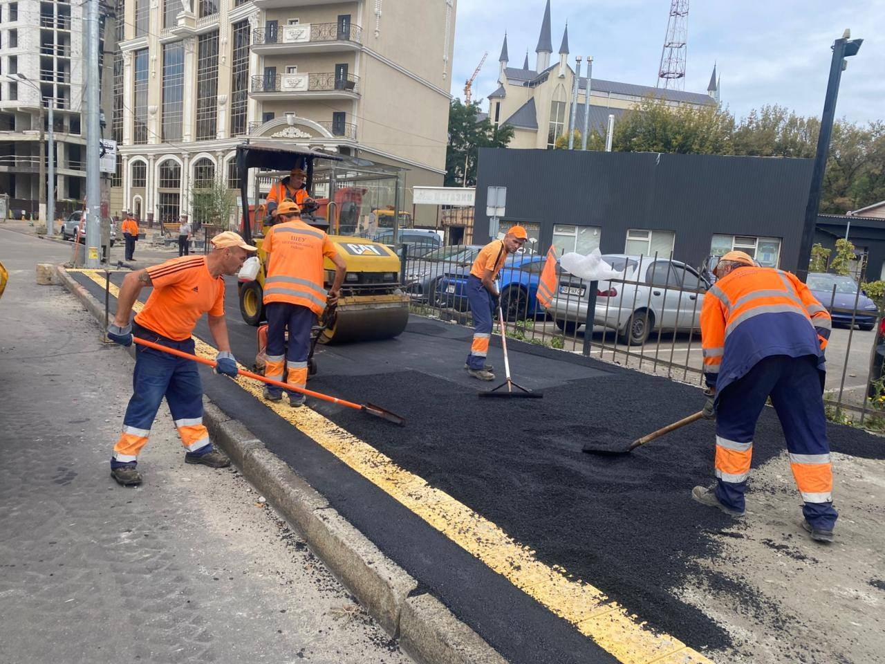 Від початку 2025 року у Києві облаштували понад 300 безбар’єрних пішохідних переходів