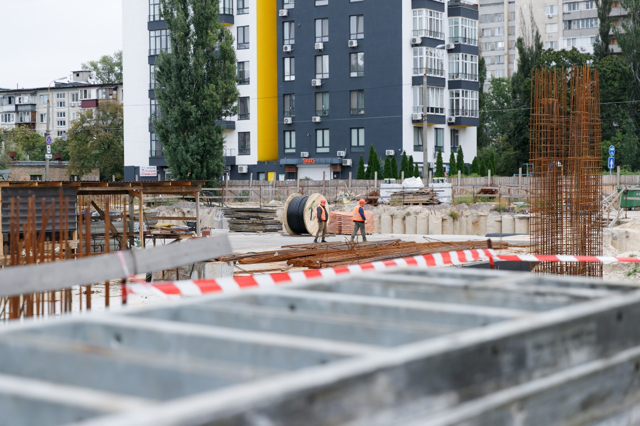 У Києві триває будівництво сучасних укриттів у школах: фото та подробиці