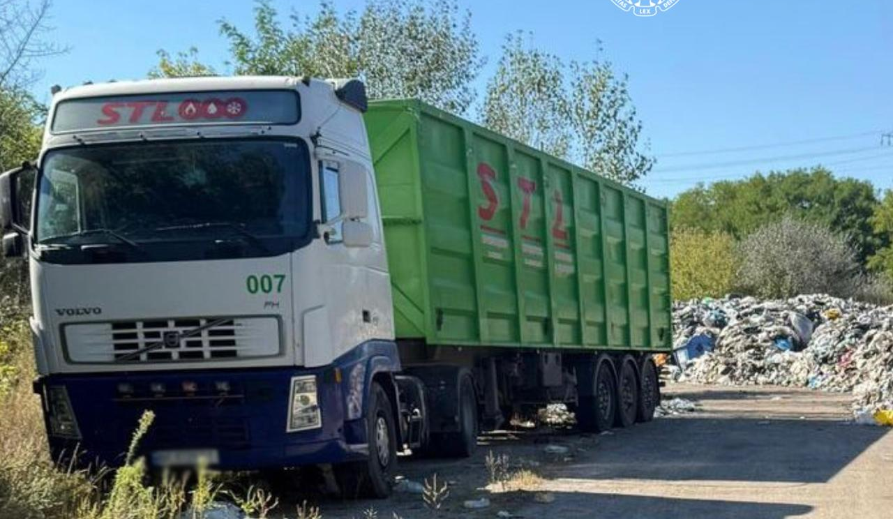 Влаштував незаконне звалище у Голосіївському районі: підприємцю оголосили підозру