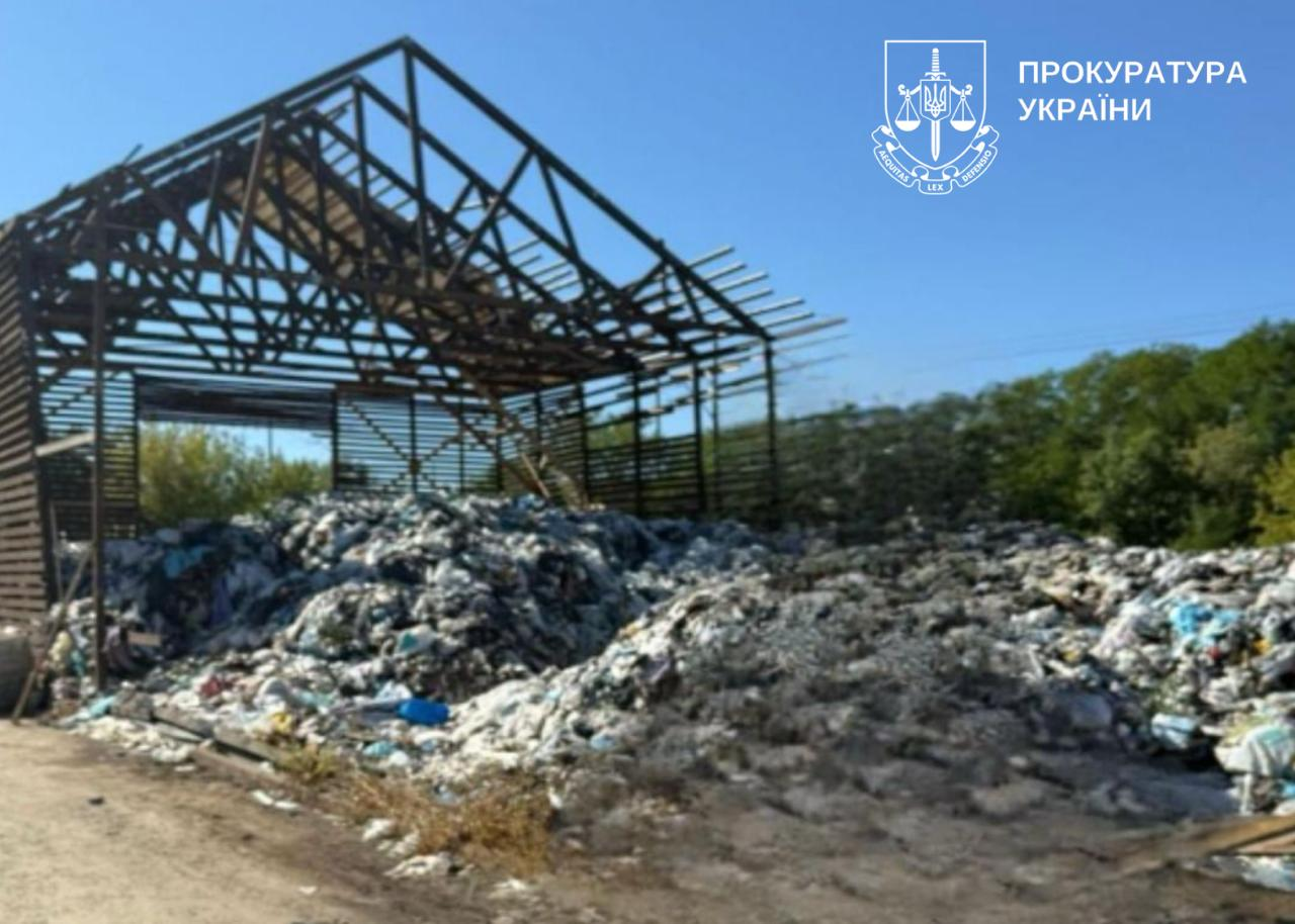 Влаштував незаконне сміттєзвалище у Голосіївському районі Києва: підприємцю оголосили підозру
