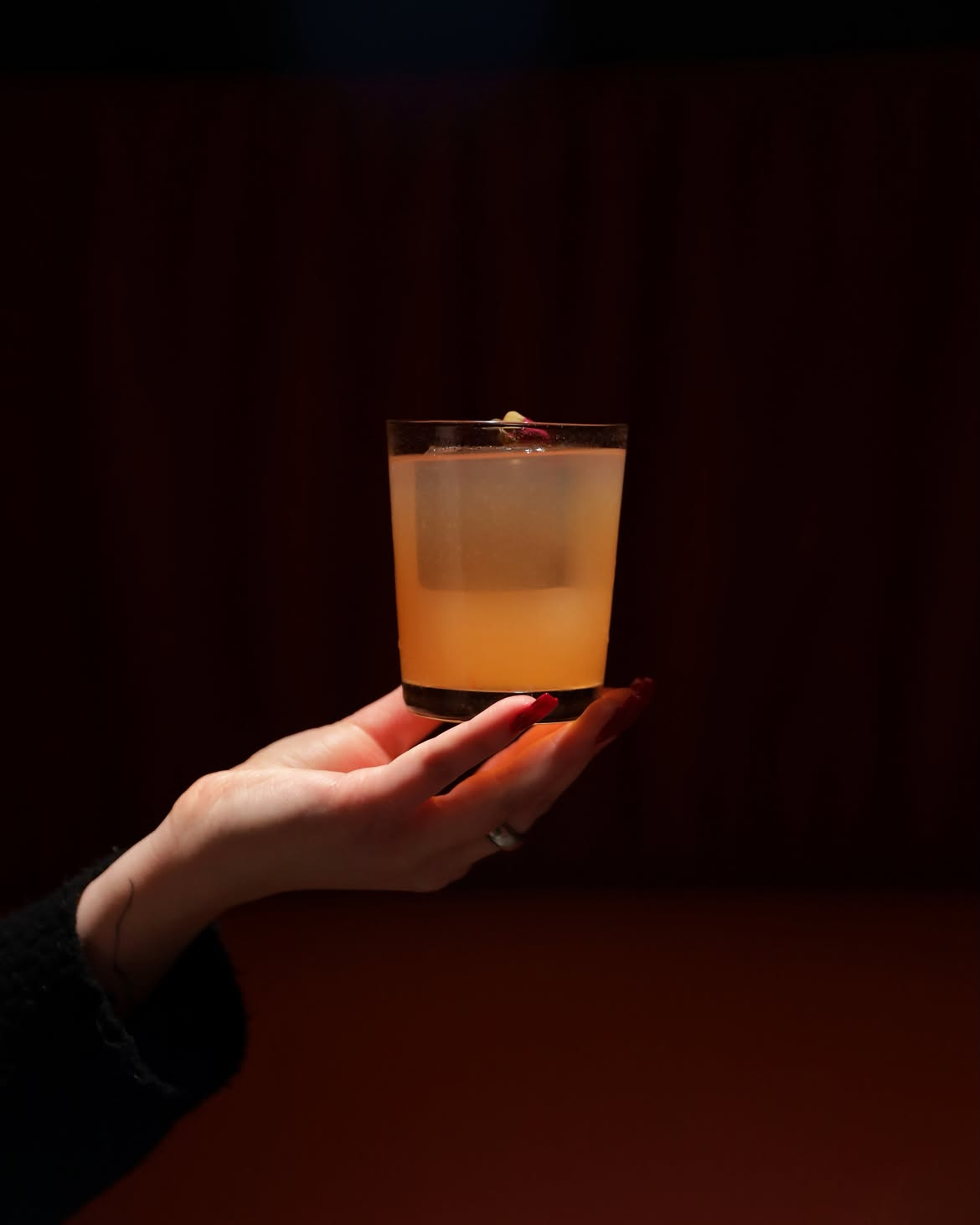 Біля метро "Хрещатик" у Києві відкрився Orange Bar: адреса, меню та ціни