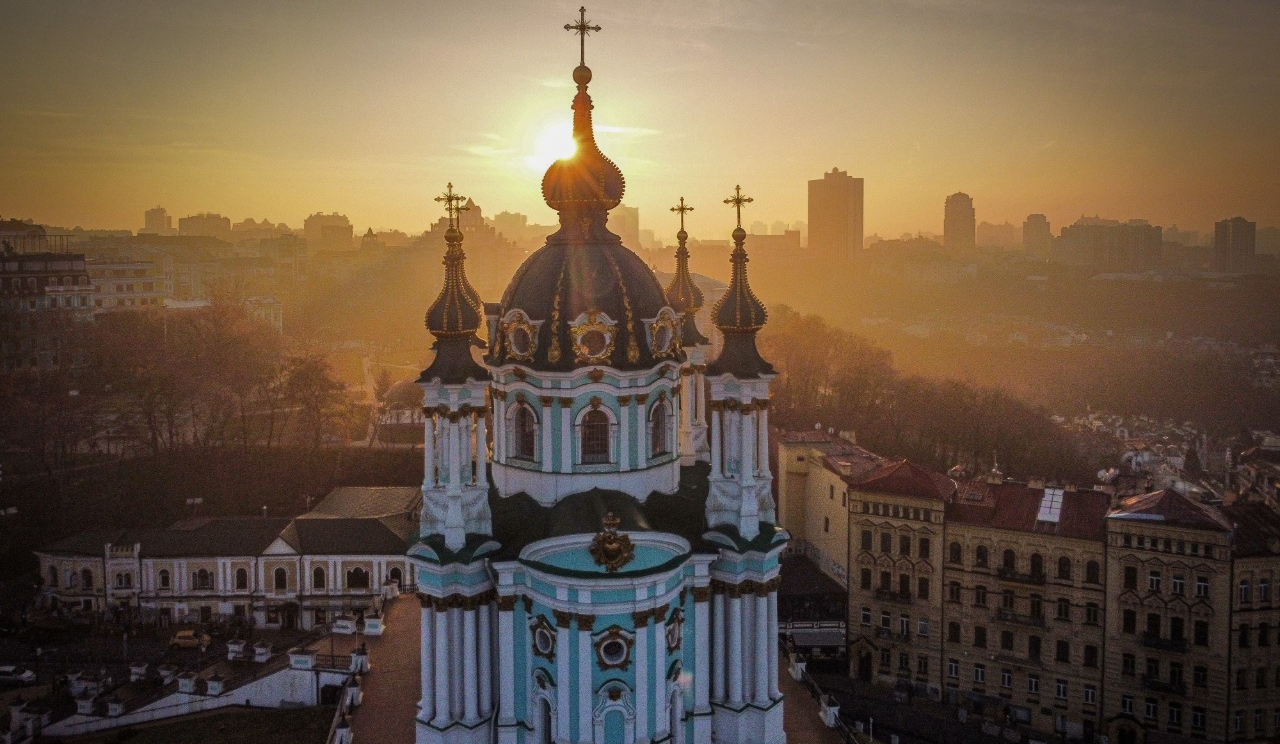 Тепло, з дощем: якою буде погода у Києві наступного тижня
