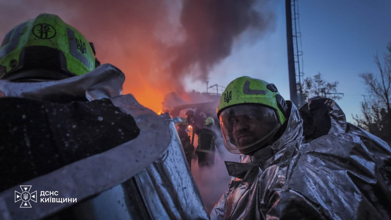 На Київщині ліквідували пожежу, яка виникла після атаки рф: фото