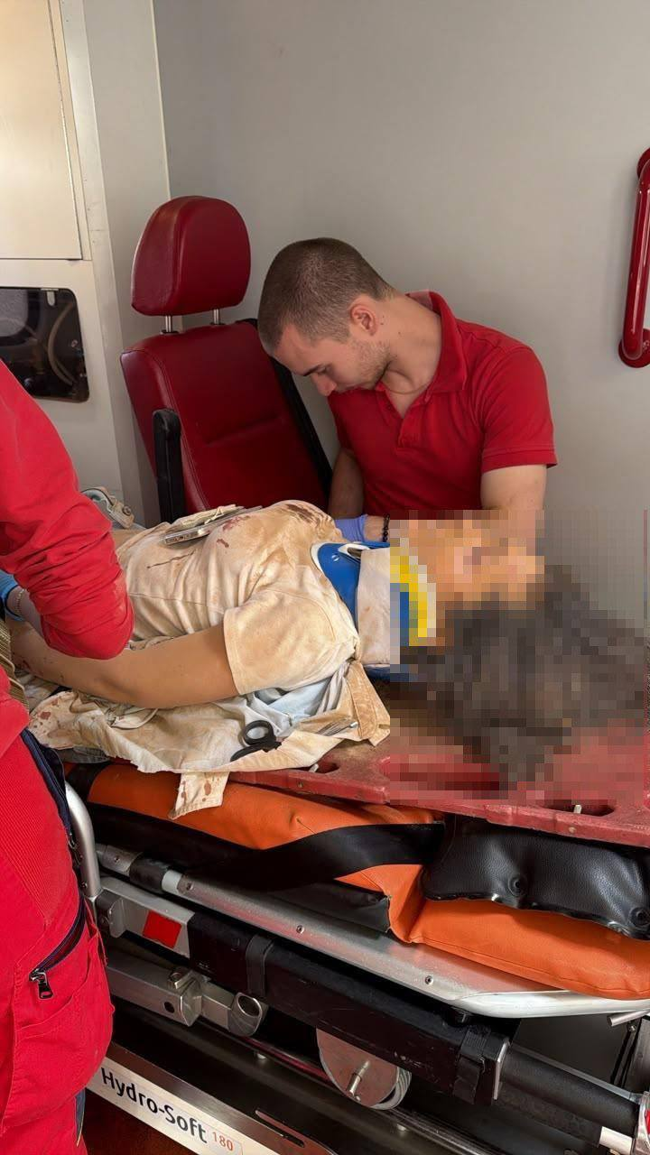 У Києві росіяни атакували будівлю телеканалу "Ми — Україна": є поранені
