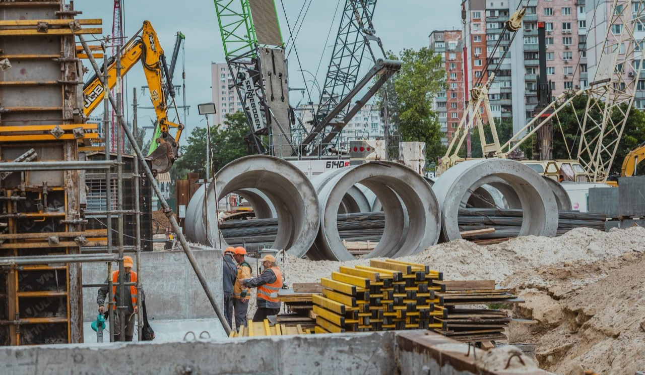 Метро на Виноградар і шляхопровід на "Чернігівській": будівництво зупиняють