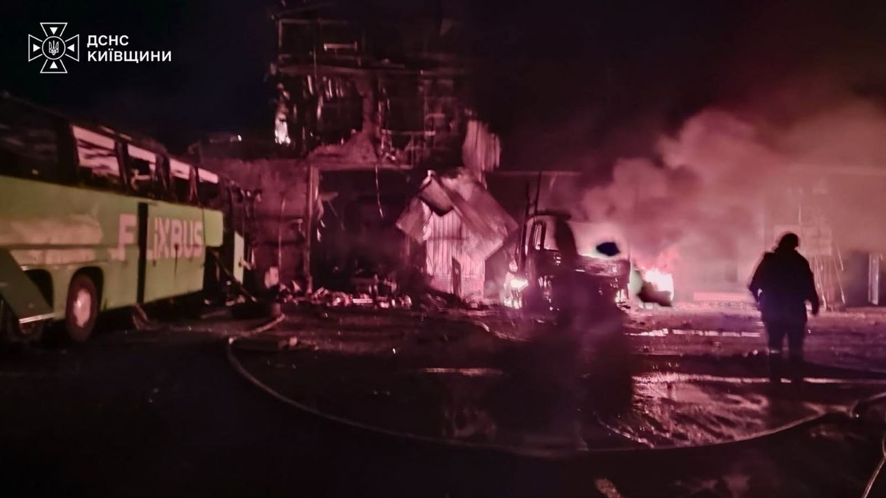 На Київщині протягом доби били по цивільним об'єктам: фото наслідків