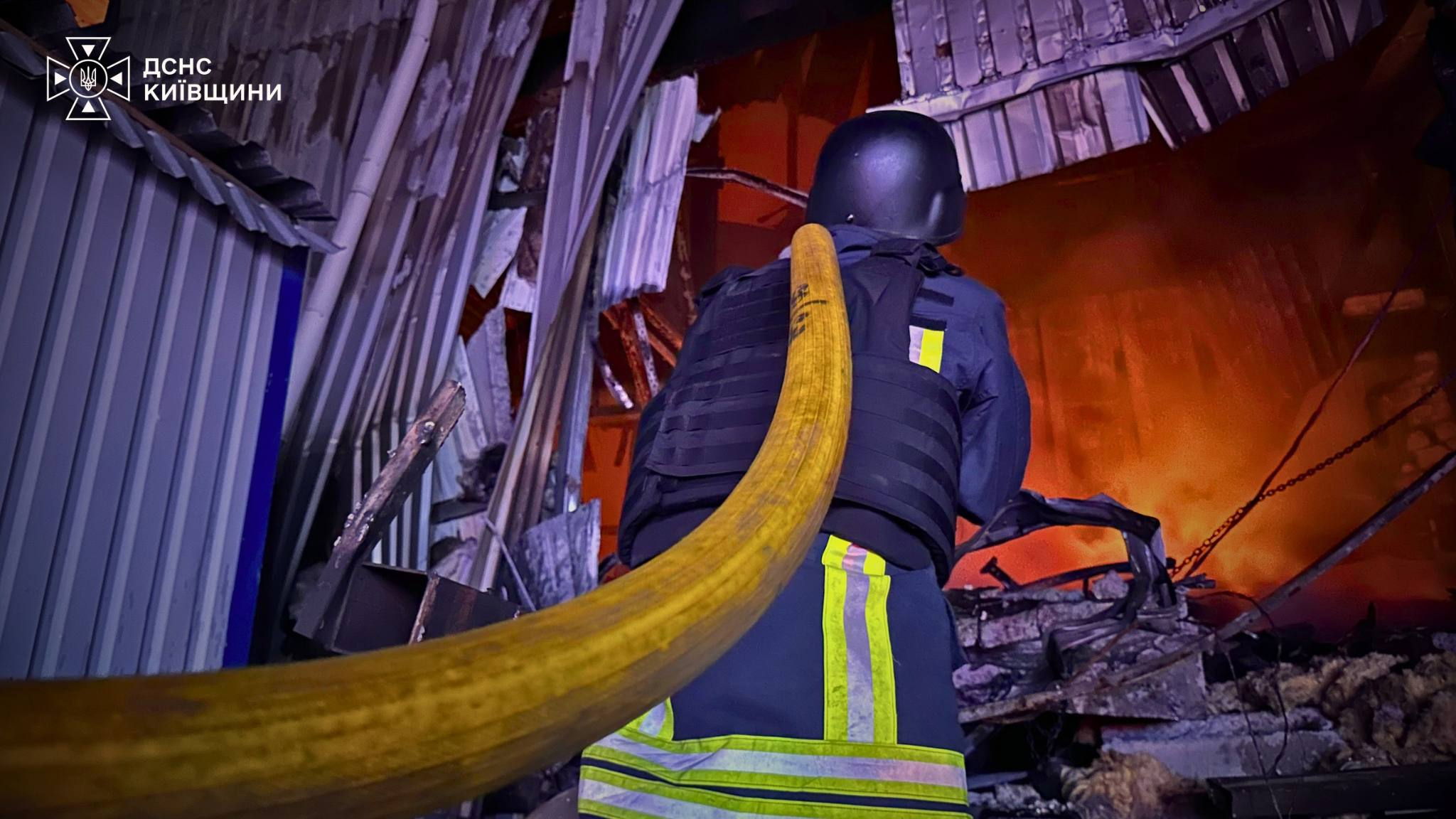На Київщині протягом доби били по цивільним об'єктам: фото наслідків