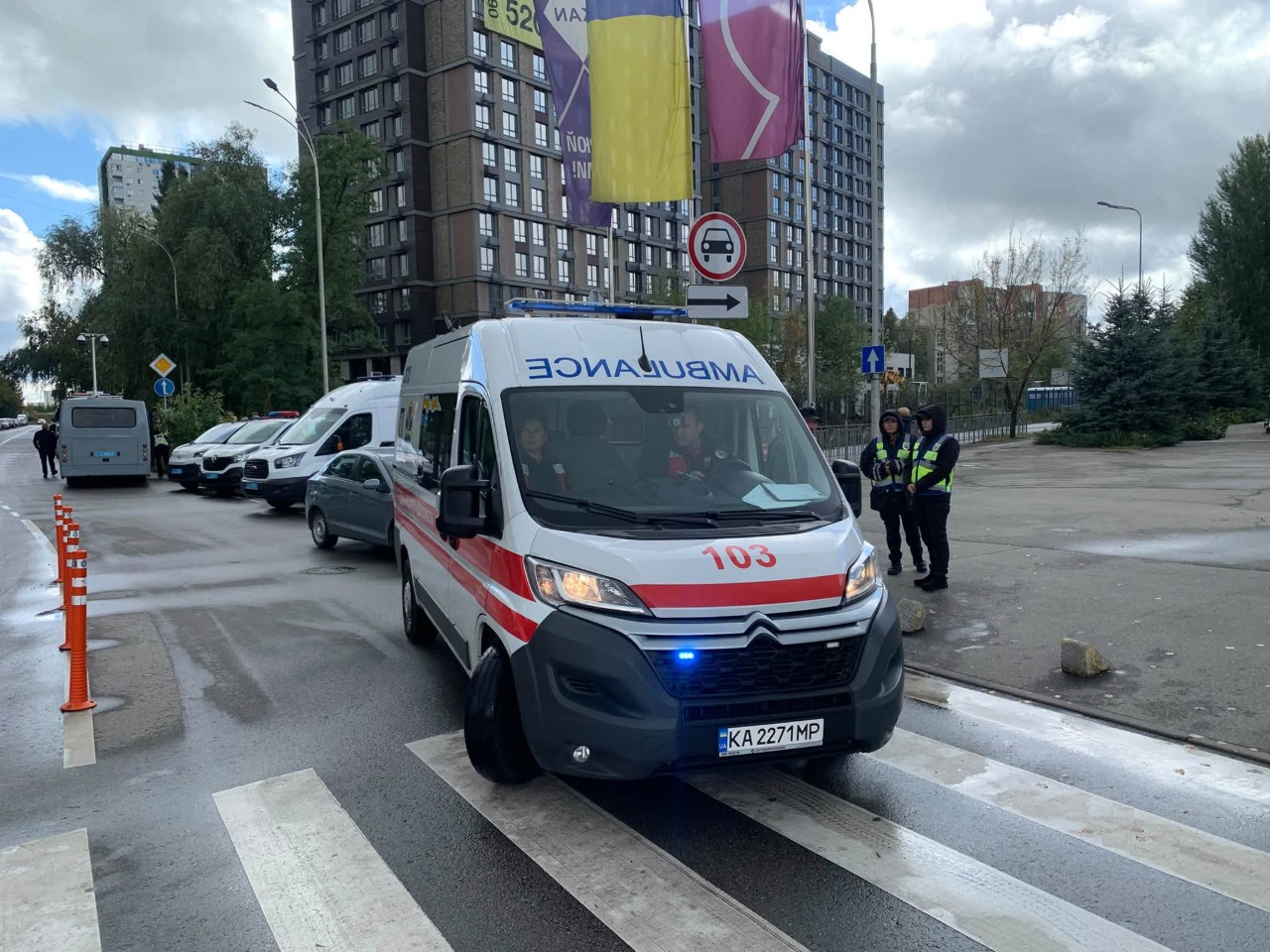 Одній з активісток на Теремках у Києві травмували руку: фото та подробиці