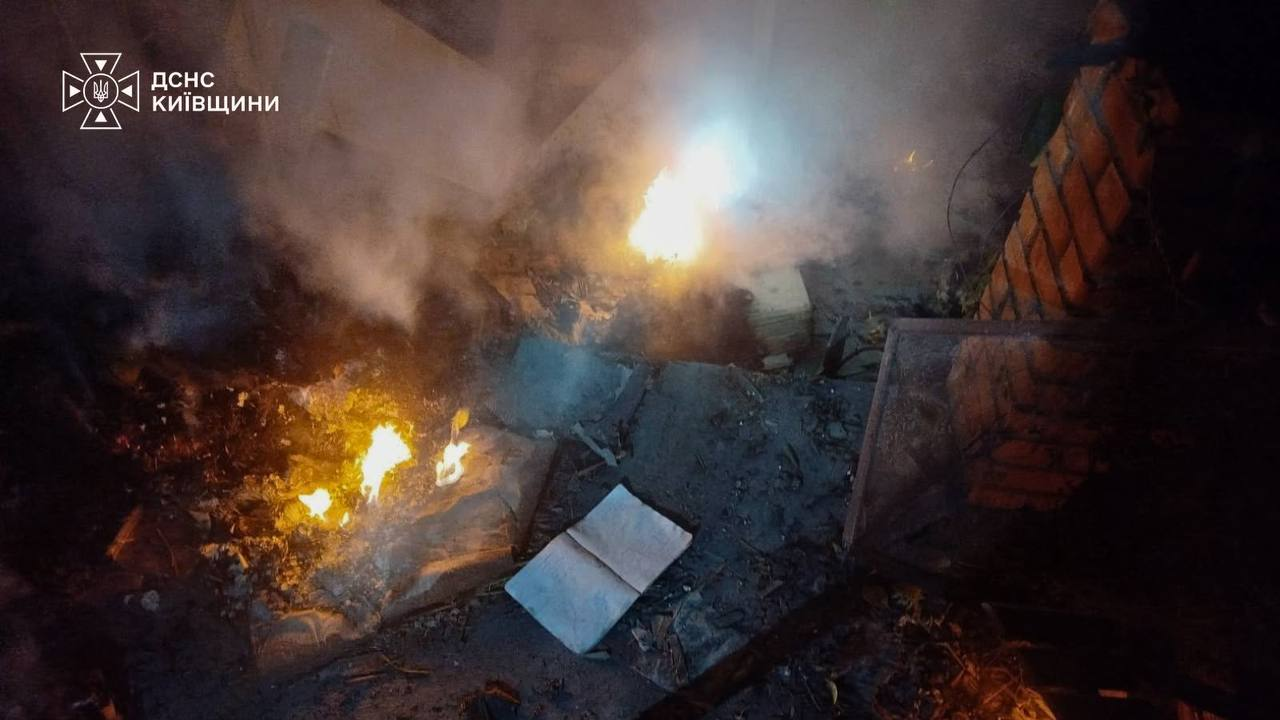Фото: ДСНС Київщини На Вишгородщині безпілотником атакували ліцей: фото та подробиці