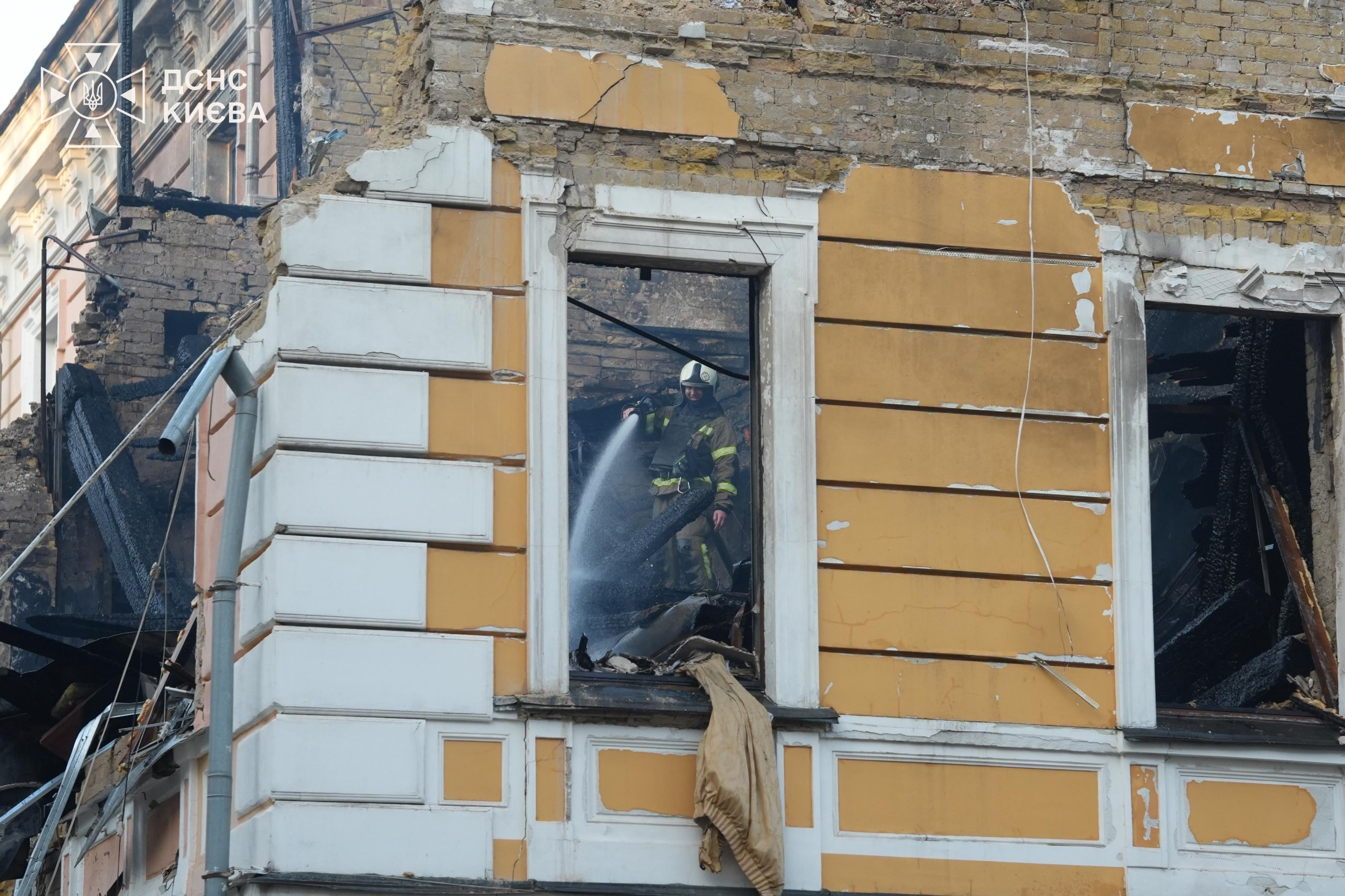 В будівлі корпусу Академії наук у Києві ліквідували пожежу: фото