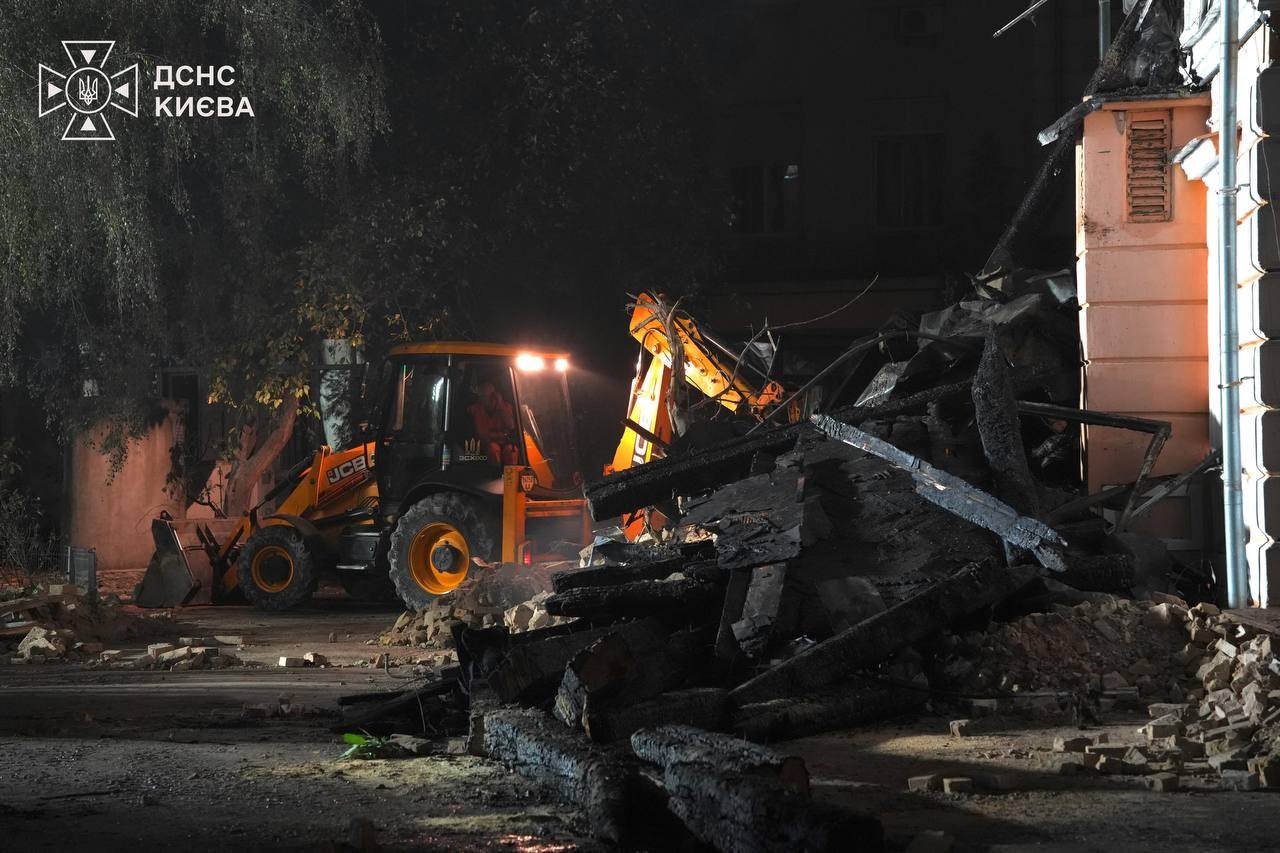 Пошкоджені житлові будинки, є постраждалий: наслідки ранкової атаки рф на Київ