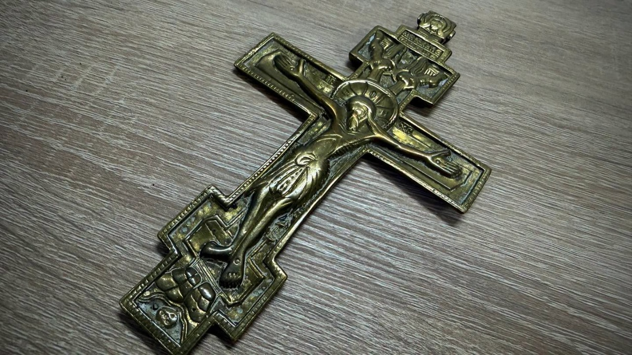 Хрести, ікона та ханукальні дзиґи: київські митники врятували цінності