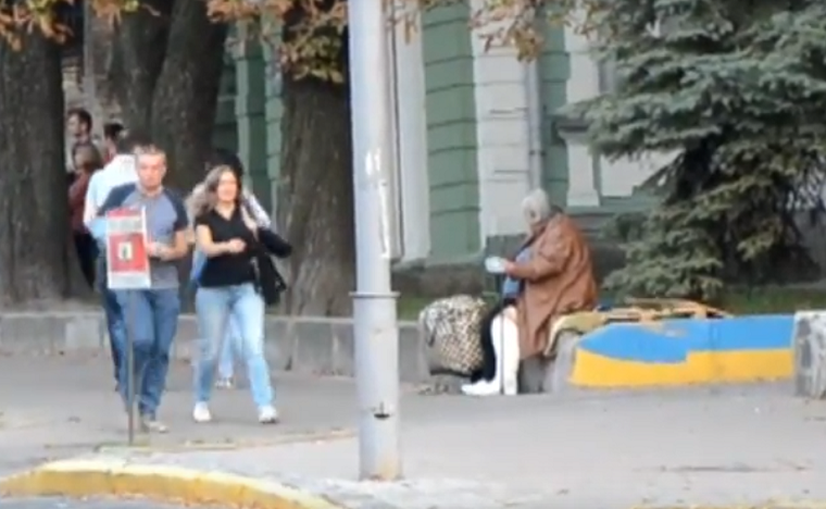 В центре Киева заметили "элитных" бомжей (видео)