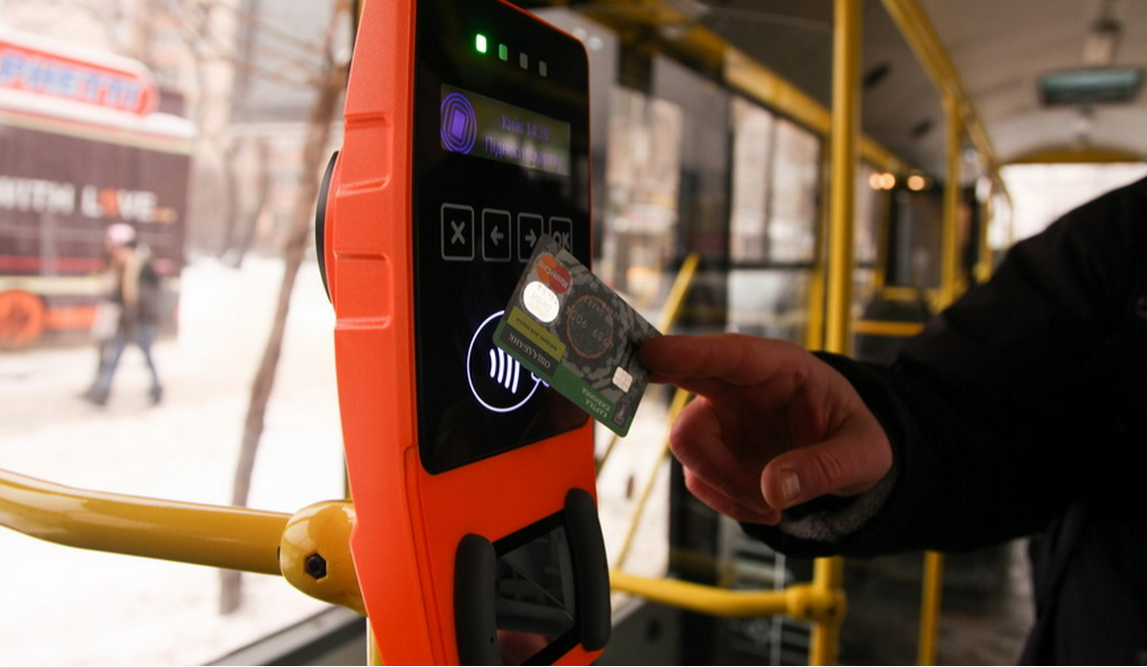 Чому у Києві змінили систему оплати проїзду в громадському транспорті.
