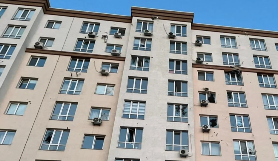 На пошкоджених об'єктах Київщини замінять вікна ще на 1 млн доларів