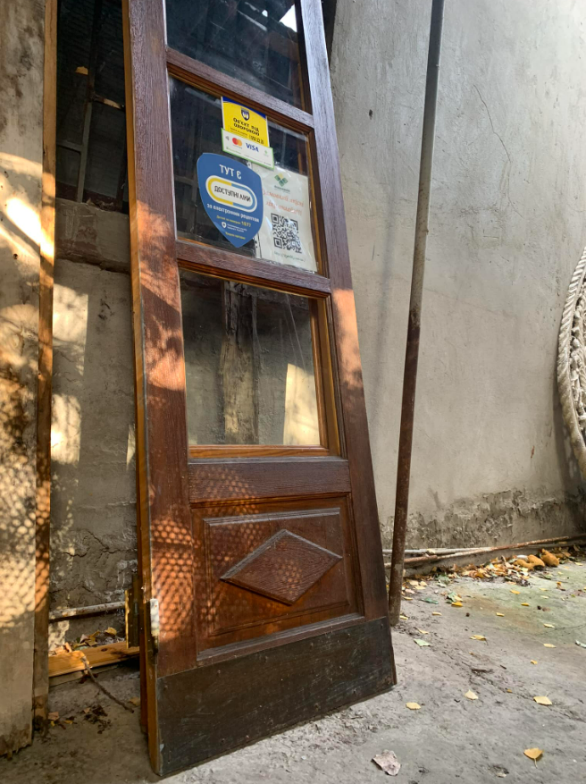 З найстарішої аптеки Києва може зникнути унікальний інтер'єр: наразі демонтували двері
