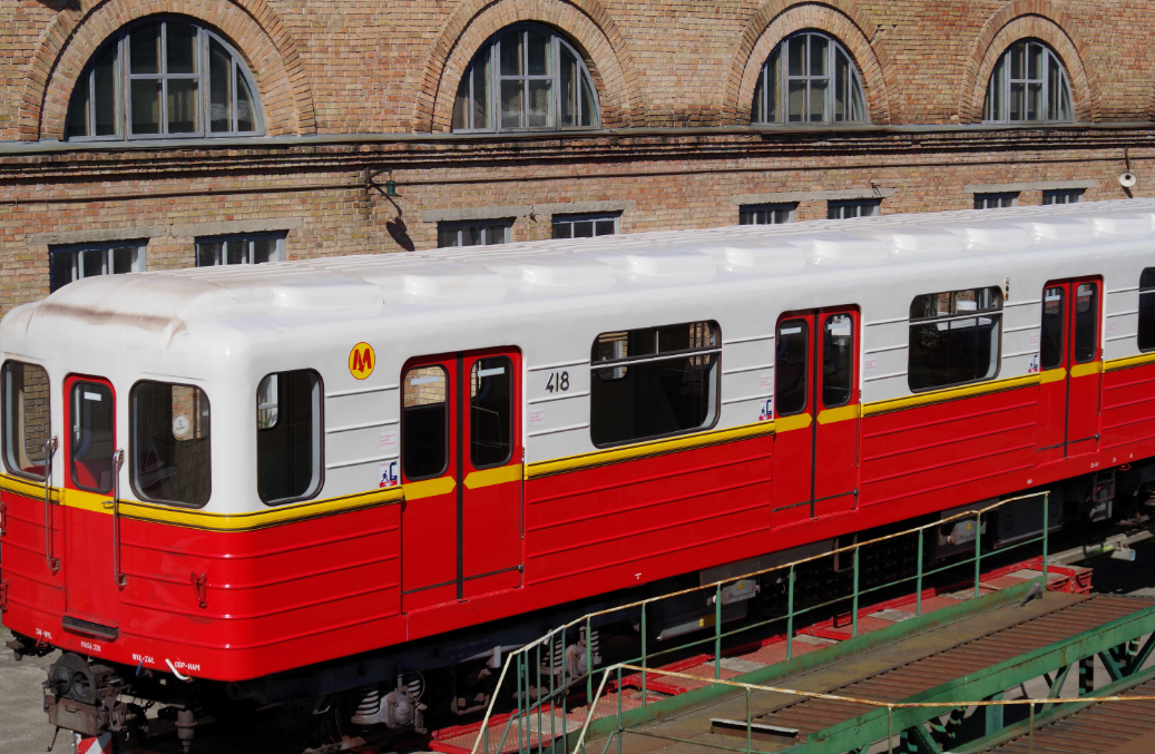 До Києва прибула остання партія вагонів метро з Варшави: фото