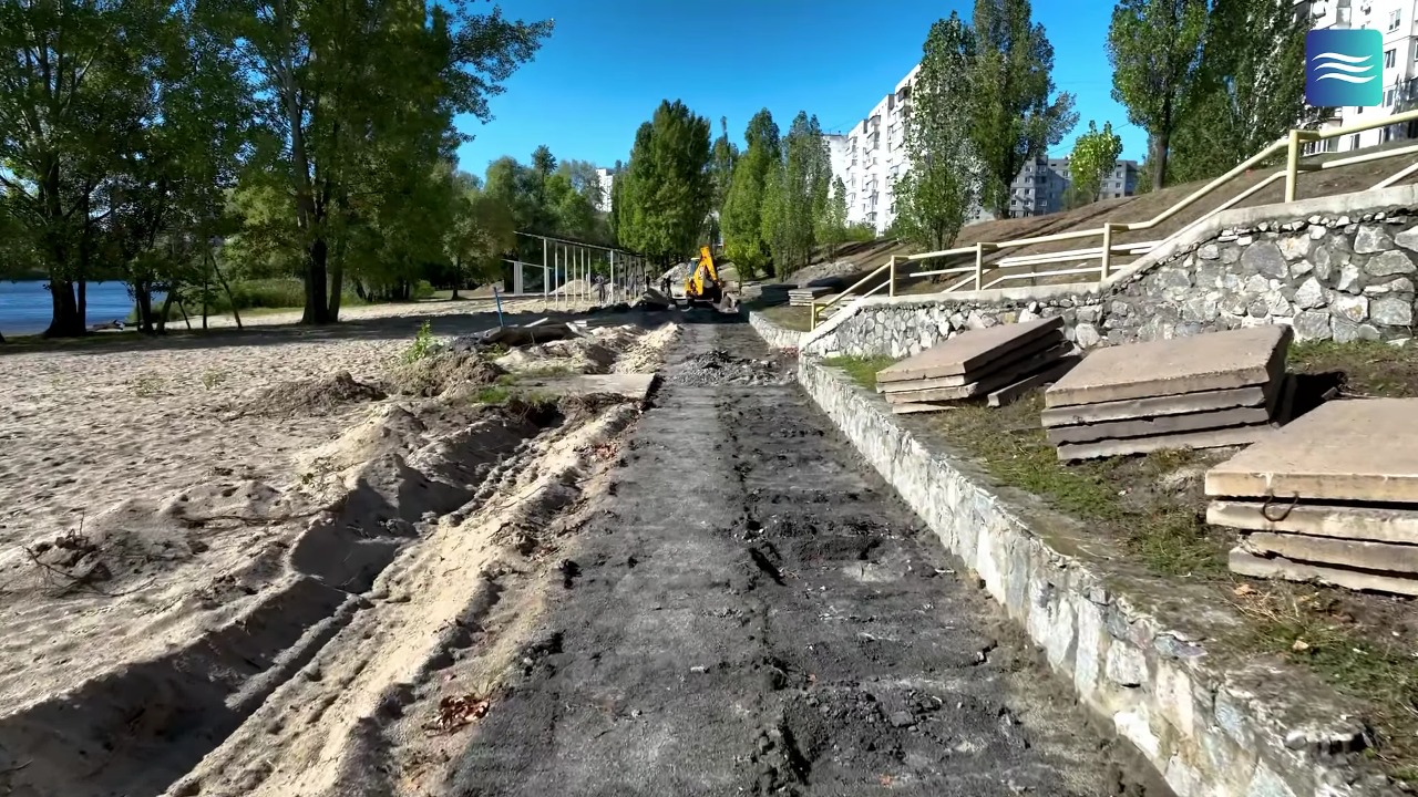 У Києві триває капітальний ремонт елементів благоустрою зони відпочинку озера “Вербне”: деталі