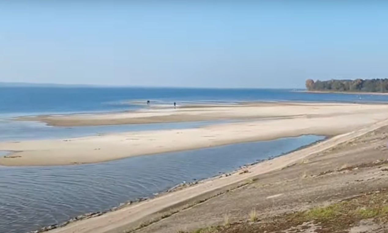 Київське водосховище критично обмиліло: фото, відео