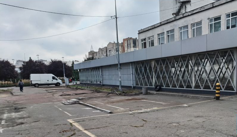 Біля станції метро "Тараса Шевченка" прибрали незаконні МАФи: фото