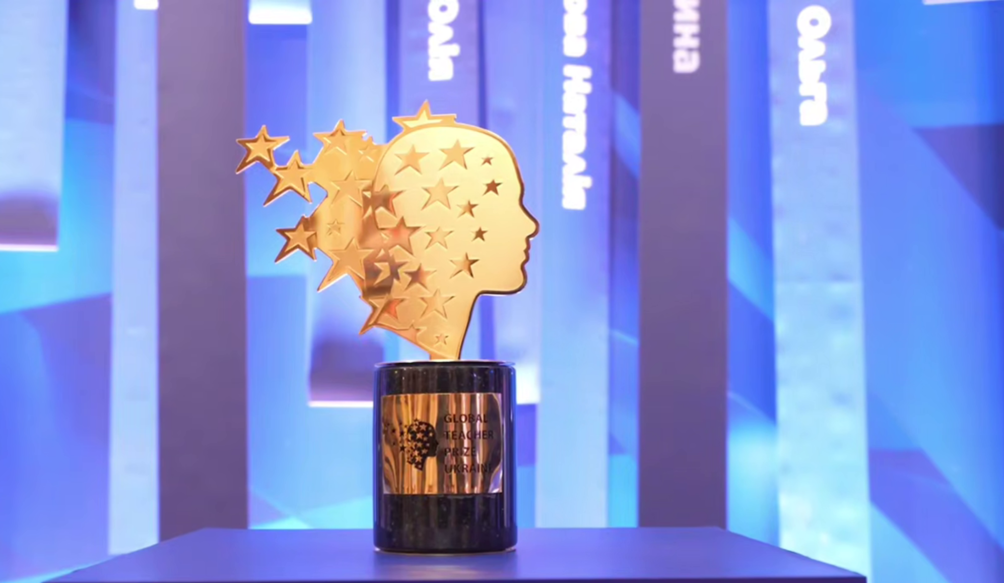 Оголосили переможця Global Teacher Prize 2025: вчитель біології отримав мільйон гривень премії