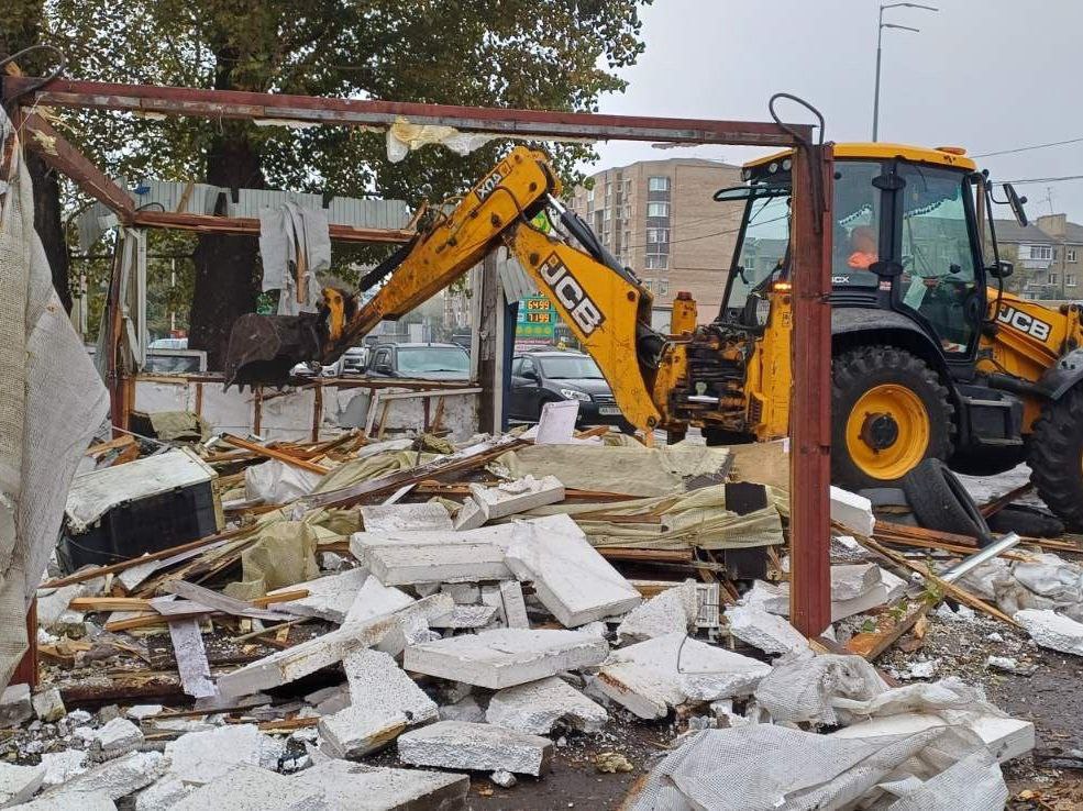 У Києві демонтували СТО, що вдвічі перевищувала дозволену площу