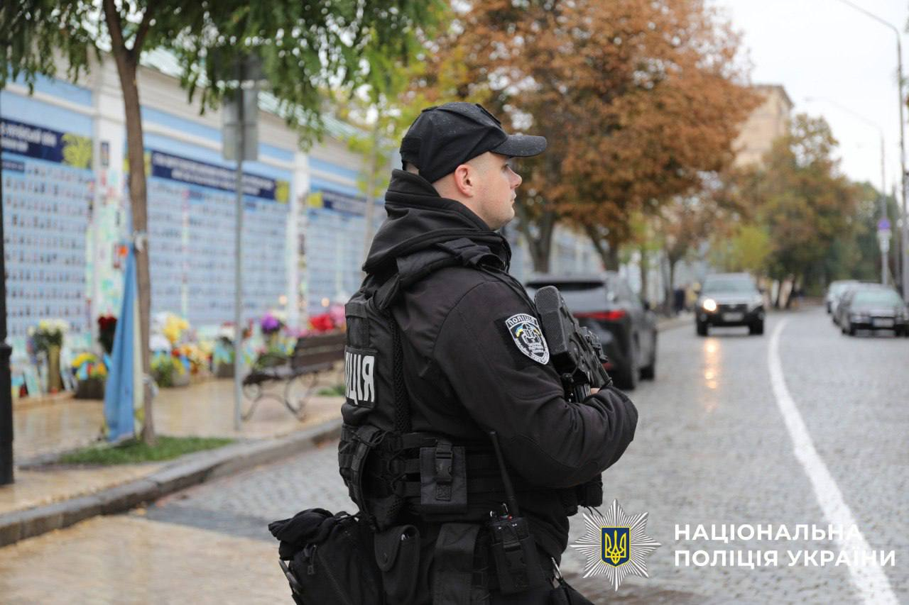 У Києві збільшили кількість поліцейських патрулів після масованого обстрілу