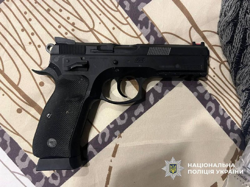Була не схожа на фото із сайту знайомств: киянин побив і пограбував дівчину
