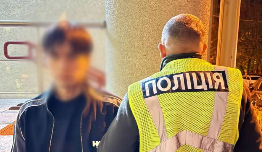 Була не схожа на фото із сайту знайомств: киянин побив і пограбував дівчину