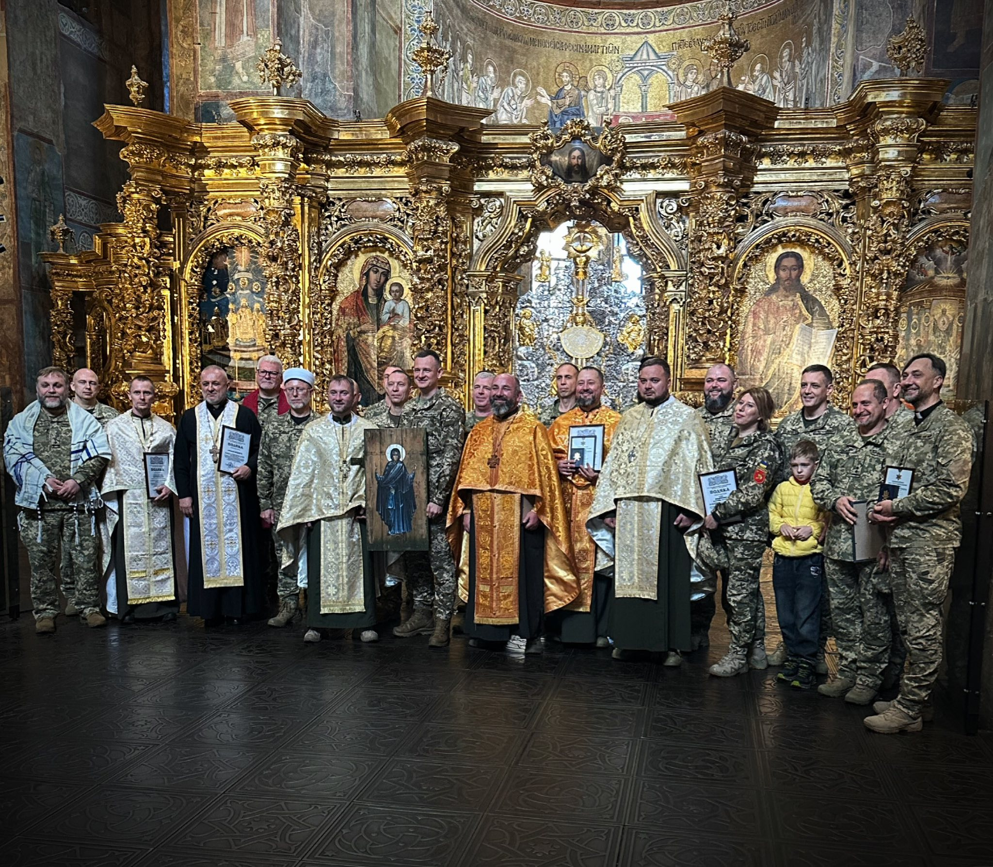 У Києві відкрили новий пам’ятний знак, присвячений військовим капеланам: фото