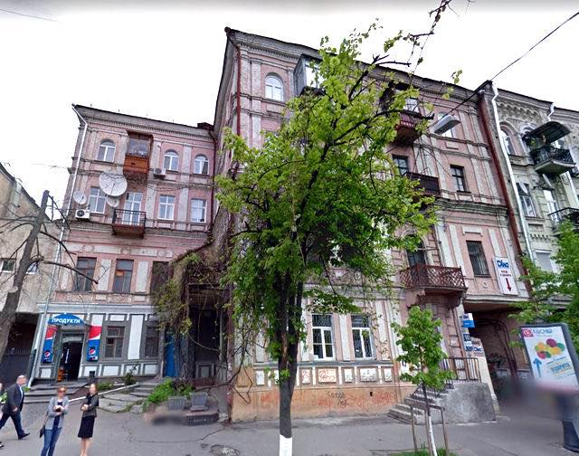 Руйнування історичної будівлі в центрі Києва намагалися приховати фасадною завісою