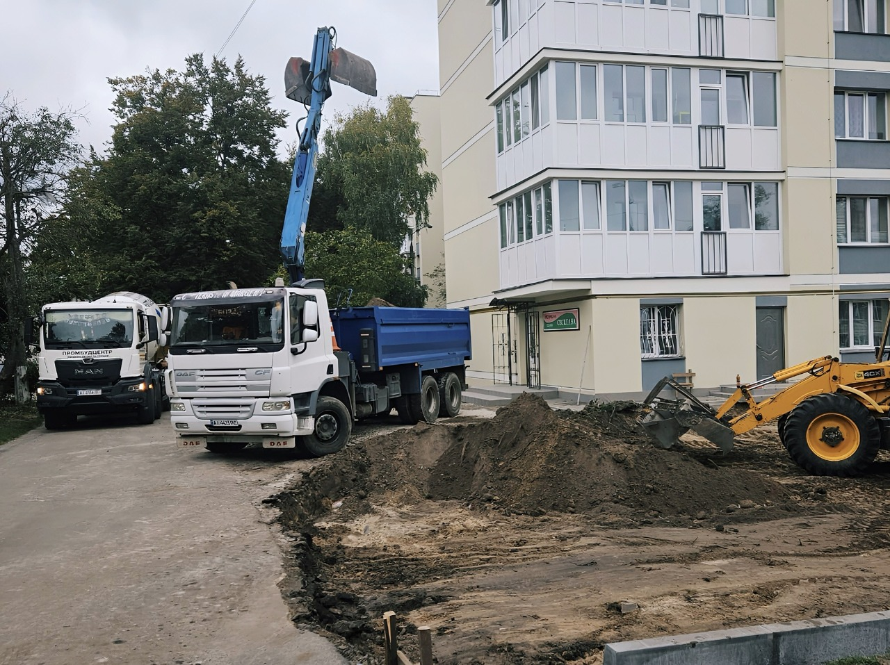 У Бучі на Київщині завершують відбудову багатоповерхівки, пошкодженої на початку війни: деталі