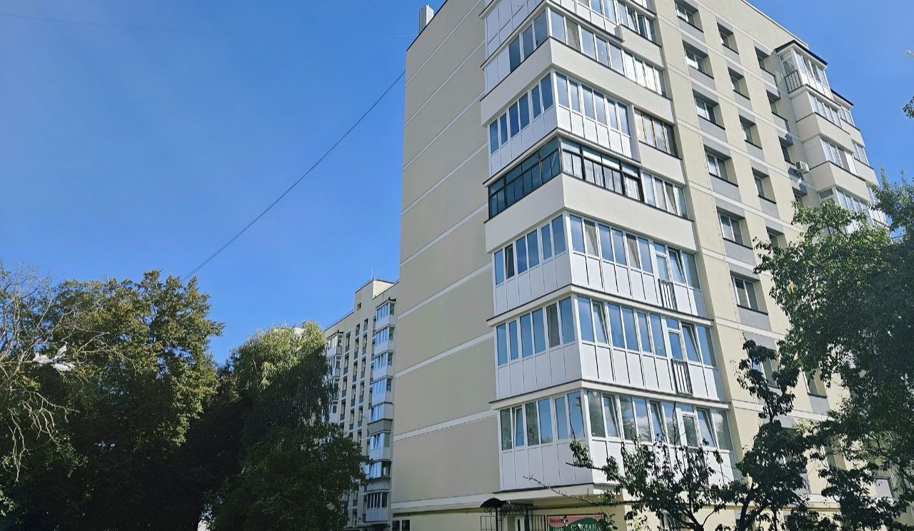 У Бучі завершують відбудову багатоповерхівки, пошкодженої на початку війни: деталі