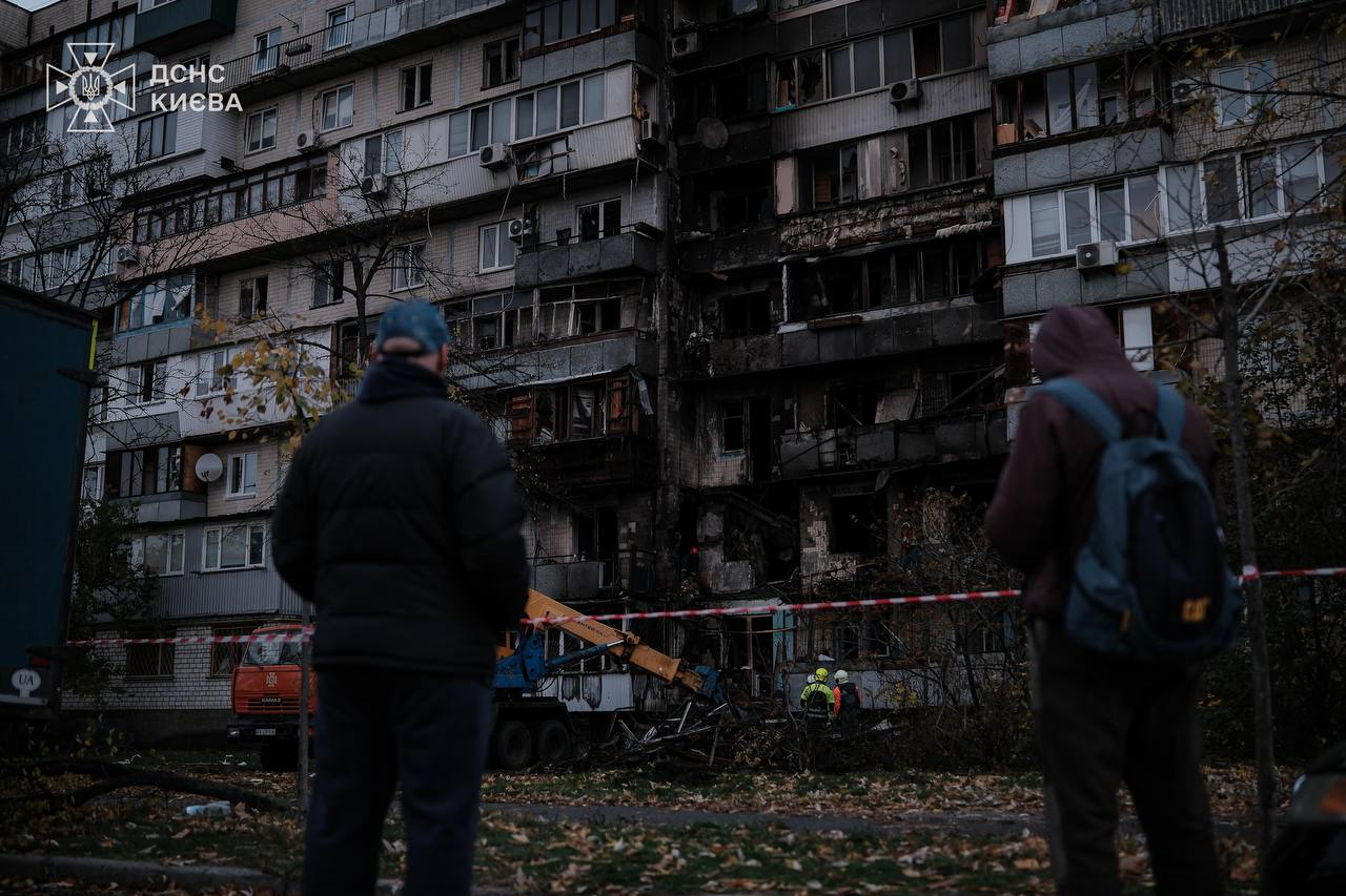 Фото: ДСНС Києва Внаслідок атаки дронами на Київ вночі 26 жовтня 2025 року є загиблі та поранені: подробиці