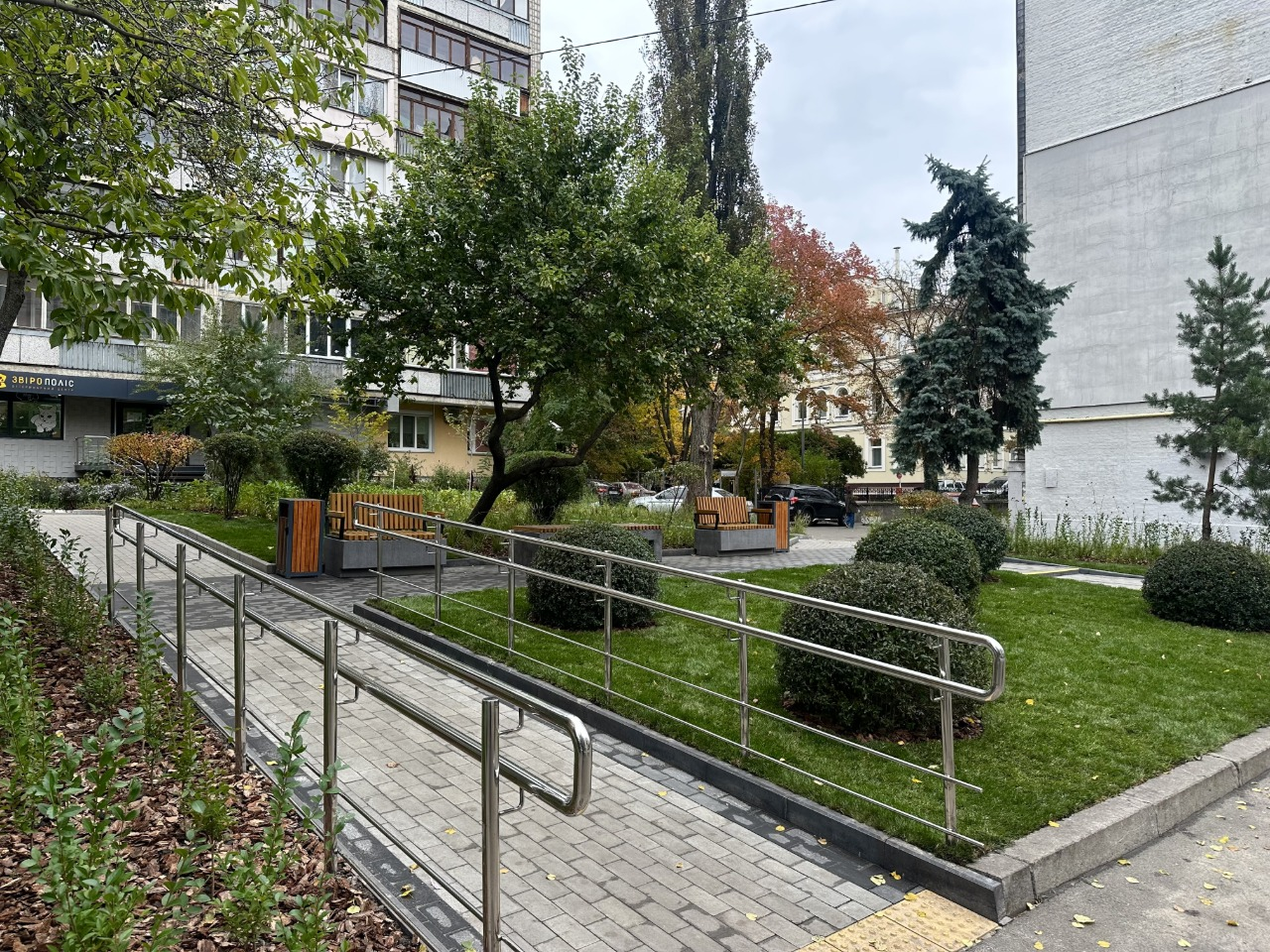 Фото: КМДА У всіх районах Києва облаштували нові мінісквери: де їх шукати