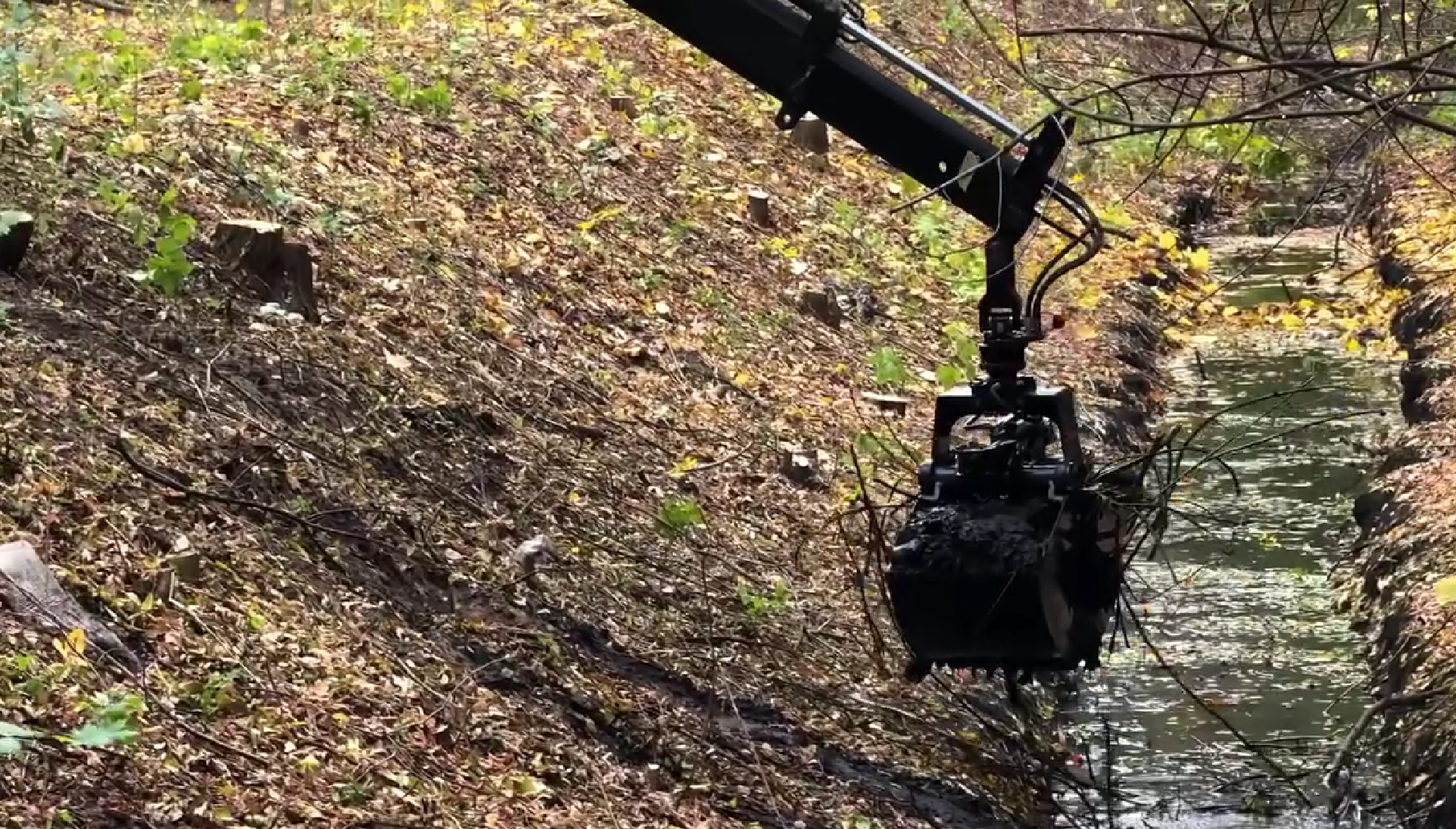 "Плесо" розпочало розчистку Північно-Дарницького меліоканалу "Плесо" розпочало розчистку Північно-Дарницького меліоканалу