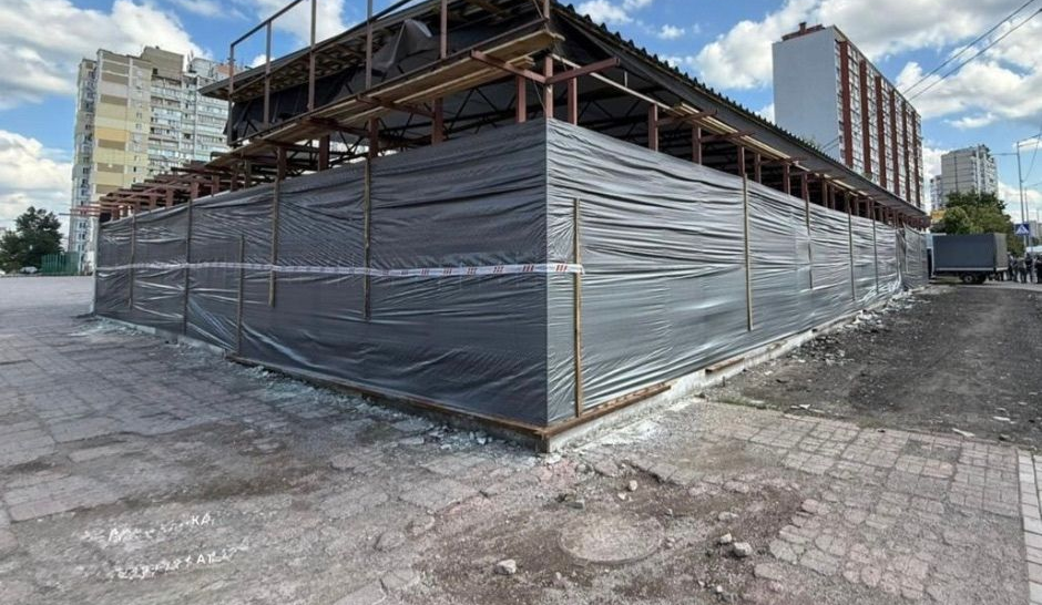 У Києві судитимуть підприємця за незаконний торговий павільйон на комунальній землі
