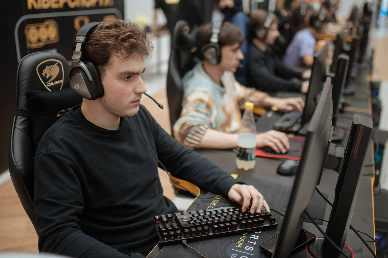 CYBER DAY об’єднав тисячі геймерів: у Києві відбувся масштабний кіберспортивний фестиваль