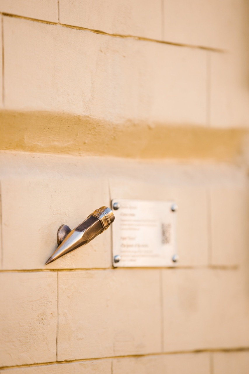 Фото: проєкт "Шукай!" На Подолі у Києві з'явилася нова мініскульптура проєкту "Шукай!": фото