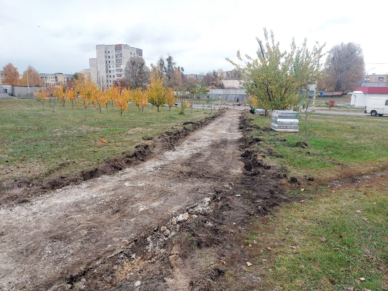 У Славутичі на Київщині розпочали облаштування безбар'єрного маршруту: фото