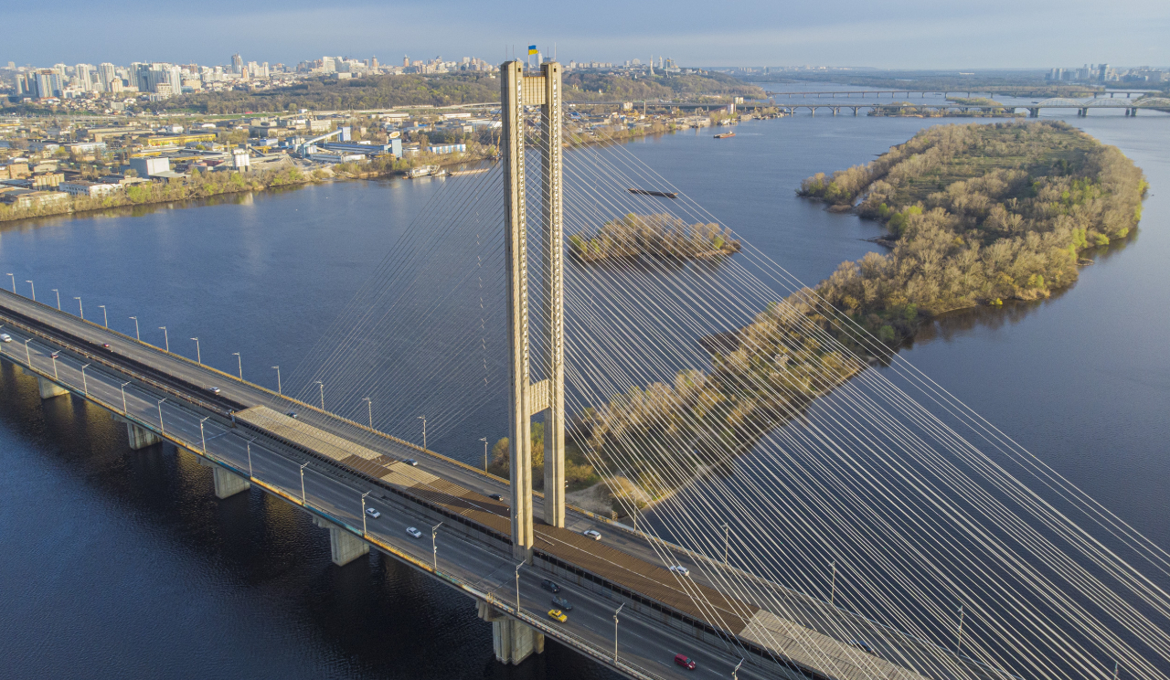 На Південному мосту не виявили критичних пошкоджень після обстрілу — КМДА