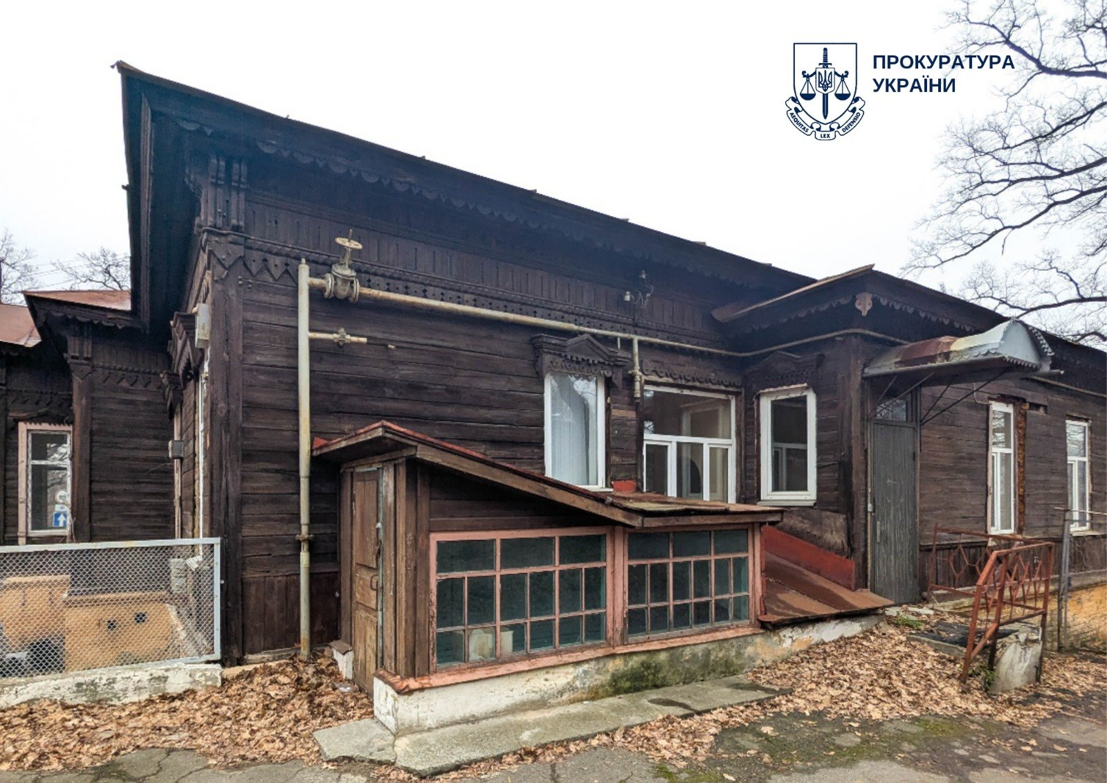 У Солом’янському районі занепадає унікальна історична будівля: фото