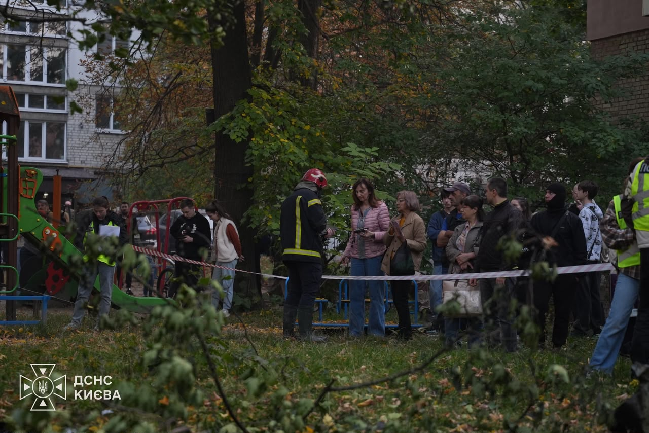 Пошкоджені житлові будинки та 8 постраждалих: рф знову обстріляла Київ
