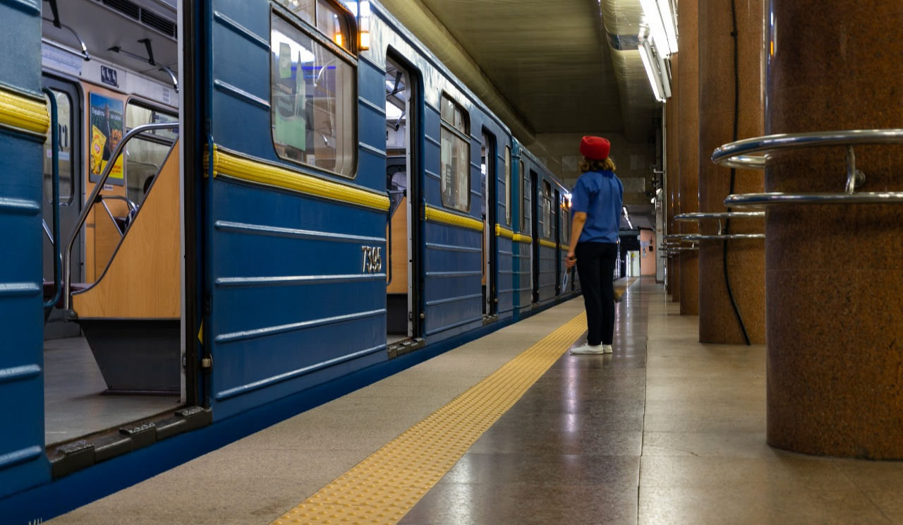 У Києві та області аварійні відключення: метро тимчасово не працює