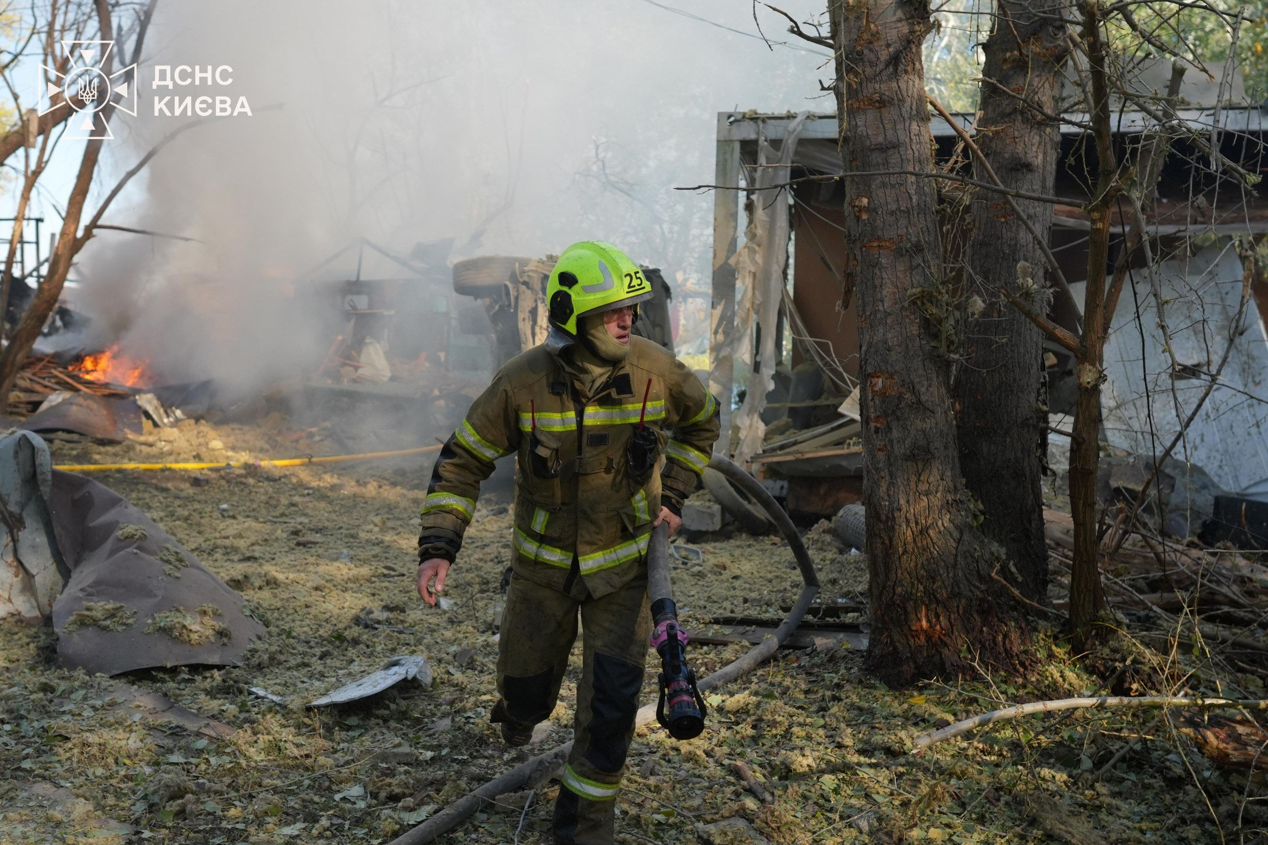 Київ атакували балістикою: в Оболонському районі поцілили в ресторан