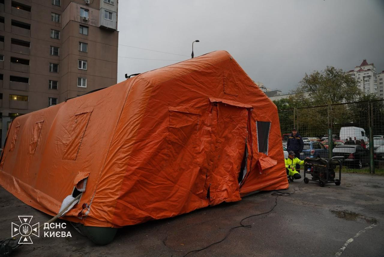 Пункти допомоги: де у Києві вже розгорнули перші намети від ДСНС