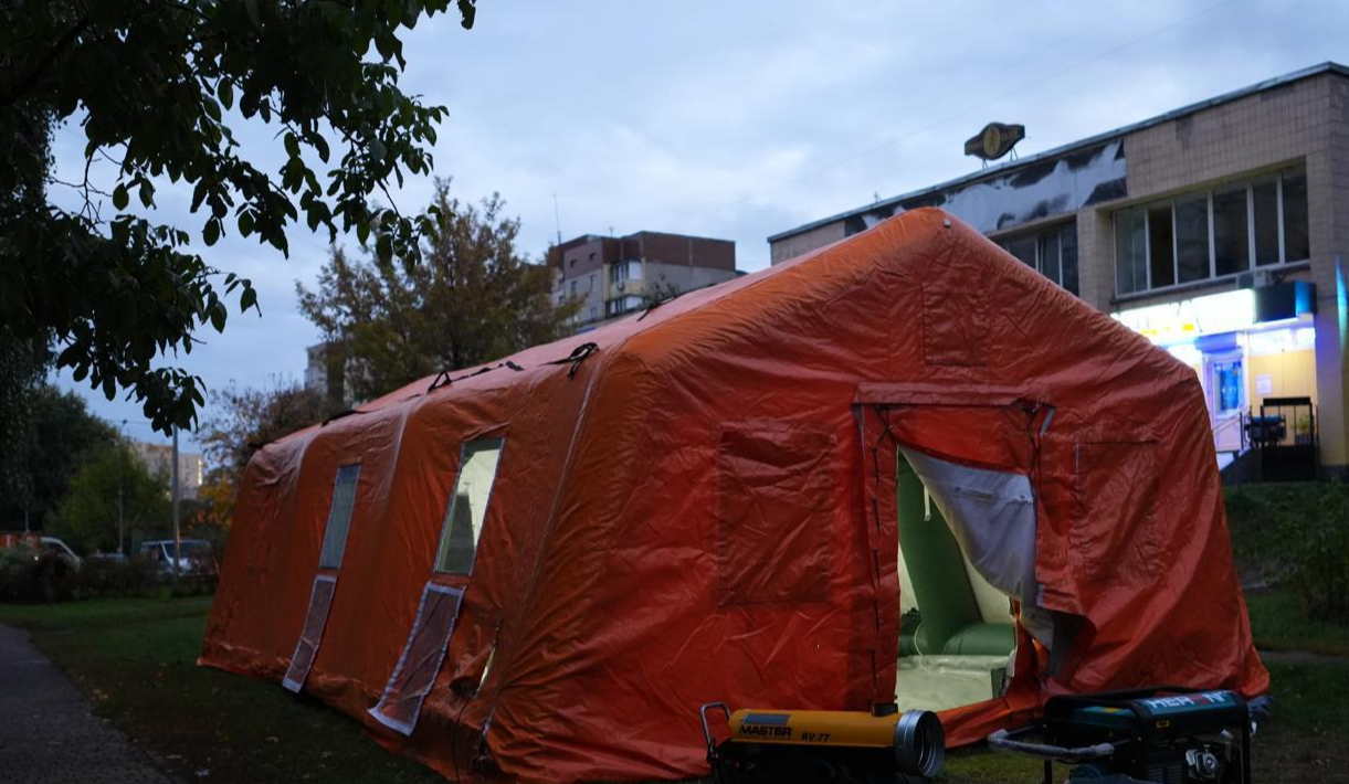 Пункти допомоги: де у Києві вже розгорнули перші намети від ДСНС