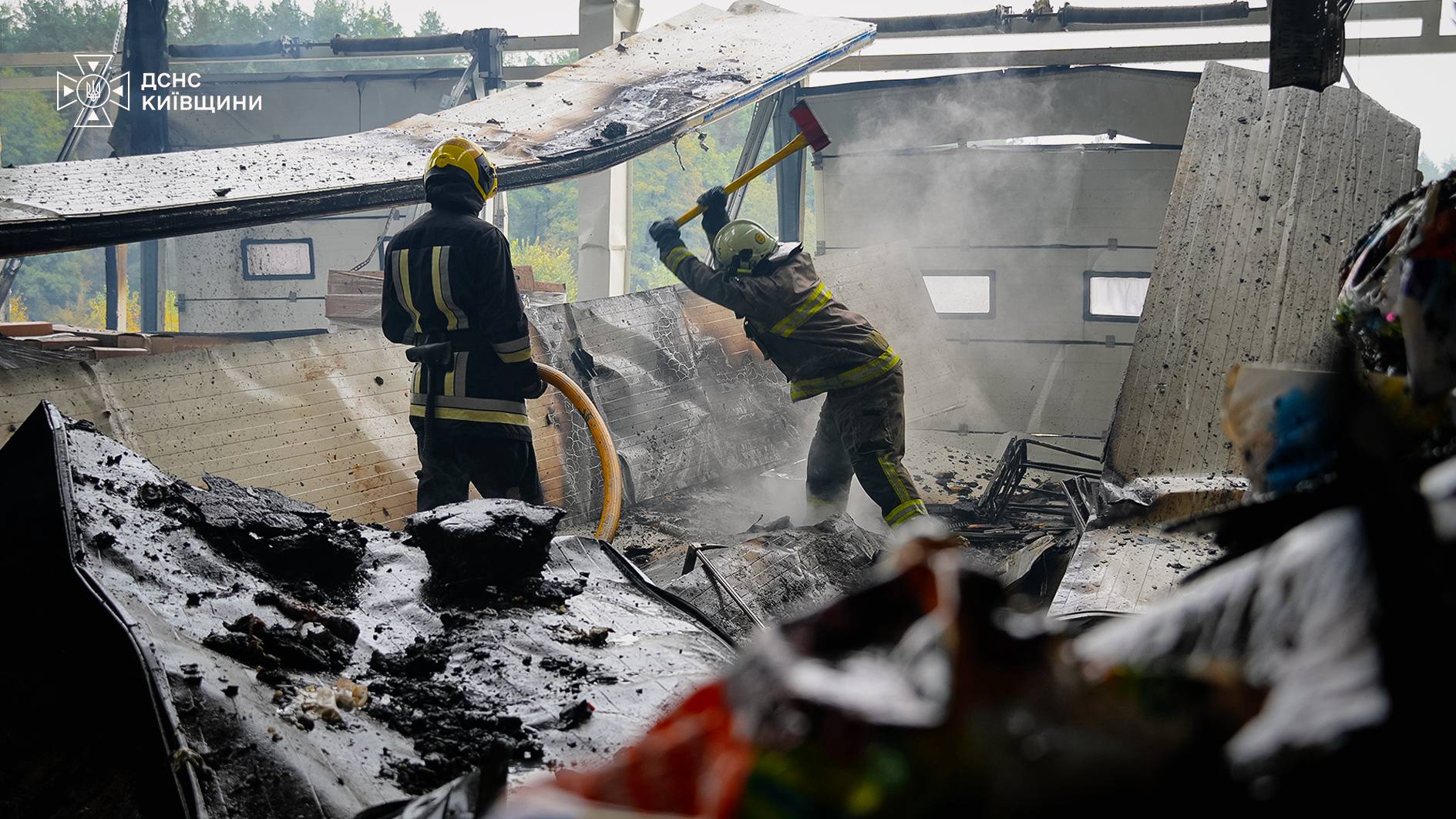 На Київщині ліквідували пожежу на складі після атаки&nbsp;ворожих дронів