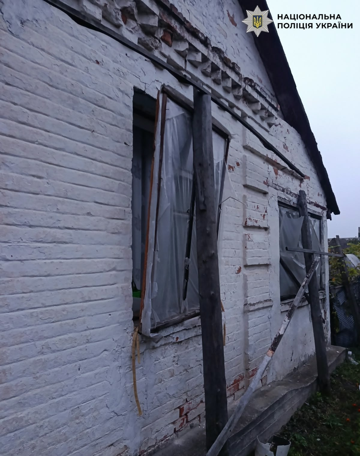 Пошкоджені приватні будинки та авто: наслідки дронових атак на Київщині