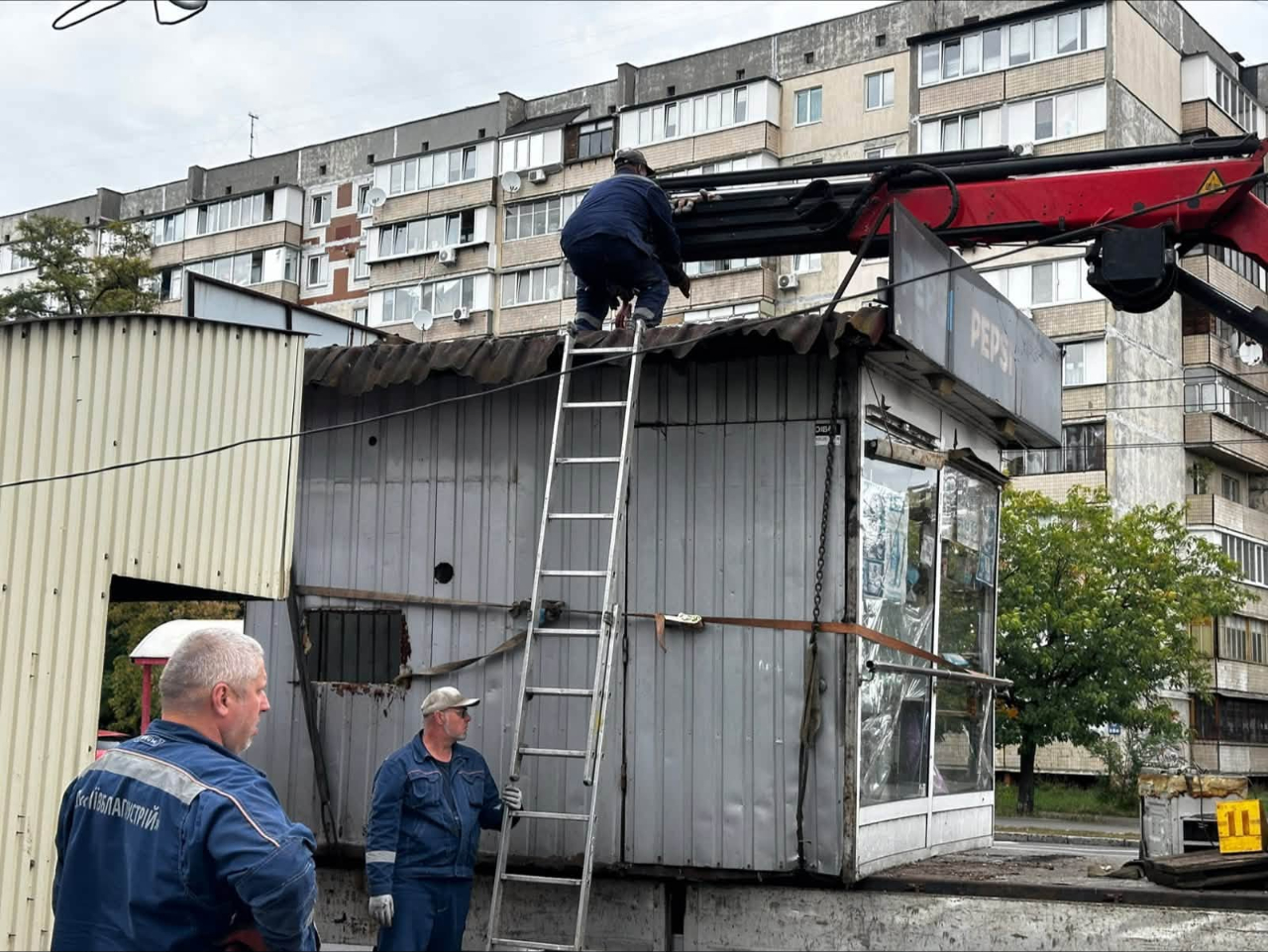 Кіоски та лотки: понад пів сотні демонтованих об'єктів у Києві за тиждень